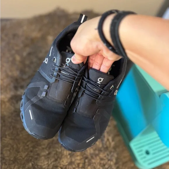 Black On Women's cloud 6 waterproof - Picture 2 of 6